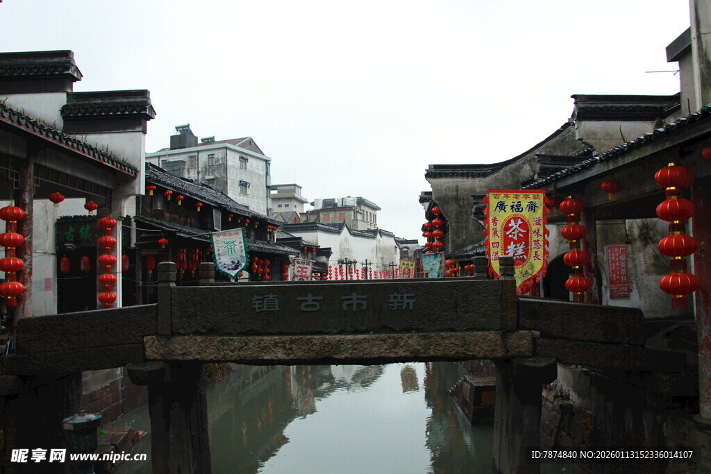 江南水乡古桥红灯笼景