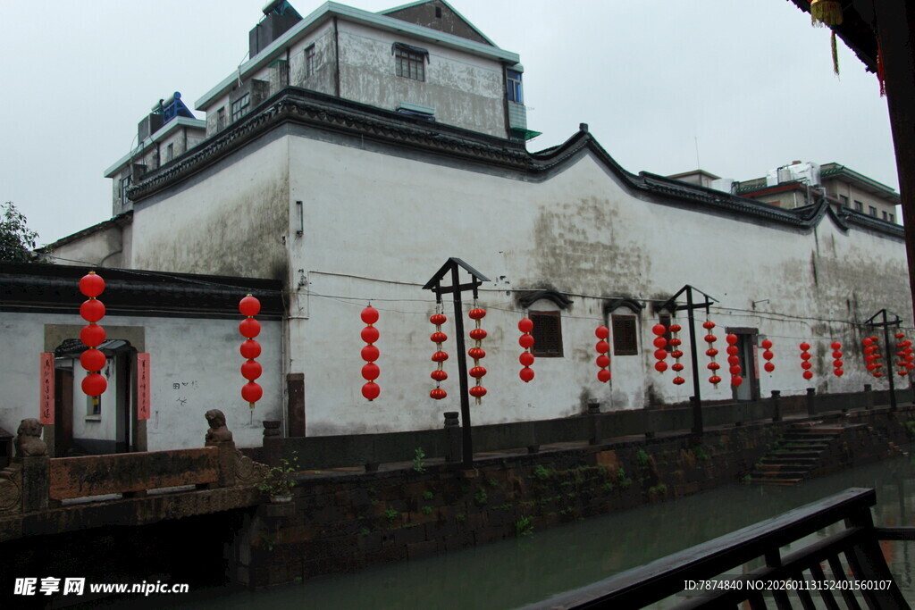 江南水乡古建筑 红灯点缀