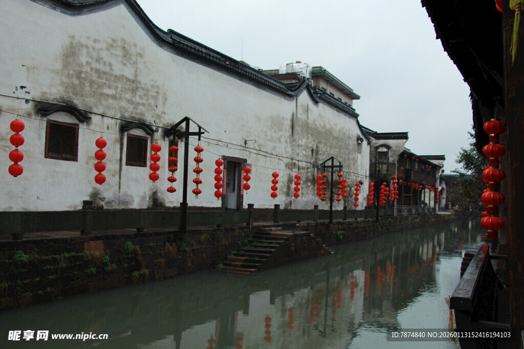 江南水乡古宅临水而立