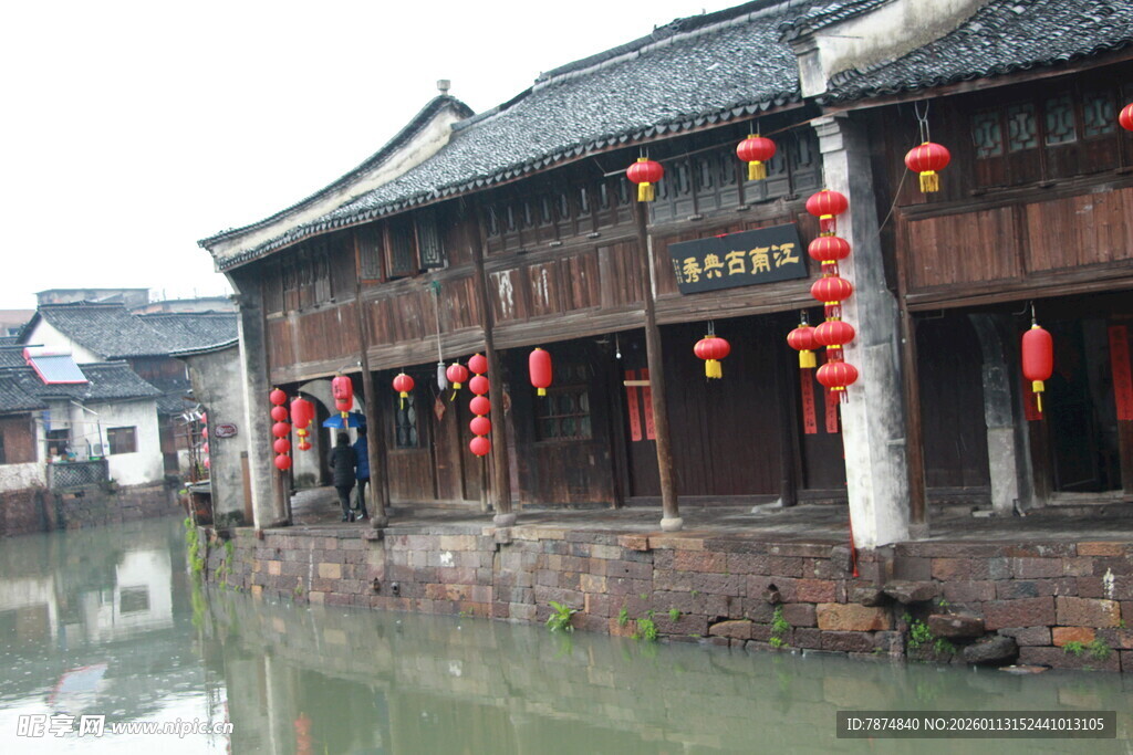 江南水乡古建筑临水而立