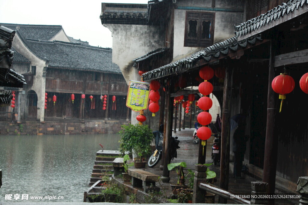 江南水乡古巷红灯笼