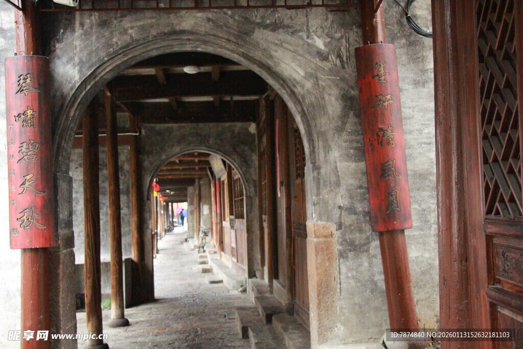 古廊桥内景