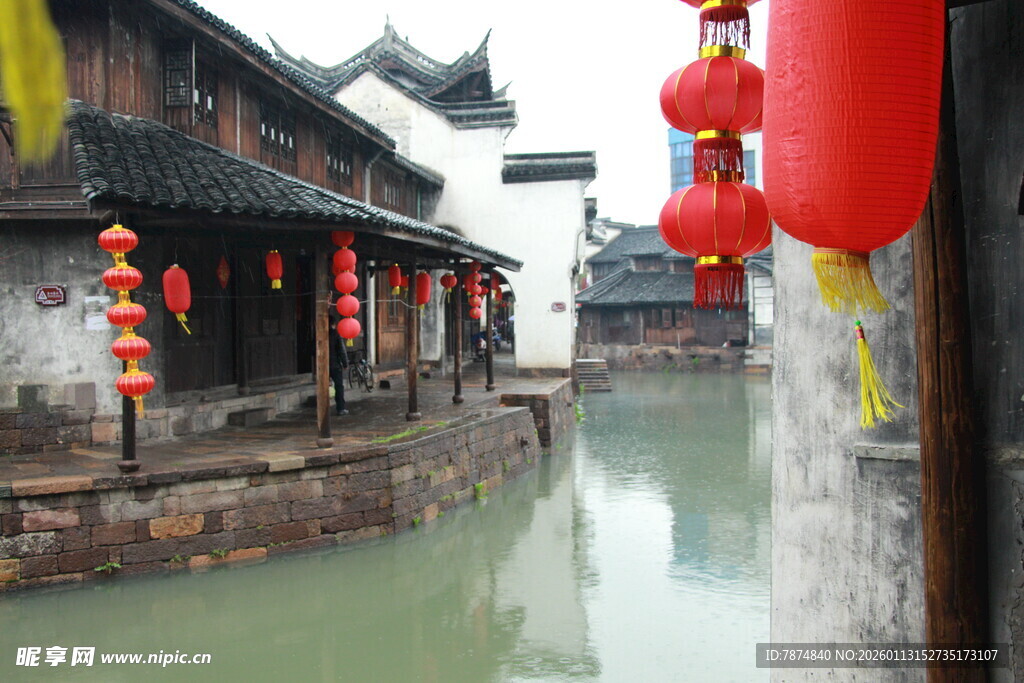 江南水乡古巷红灯笼景