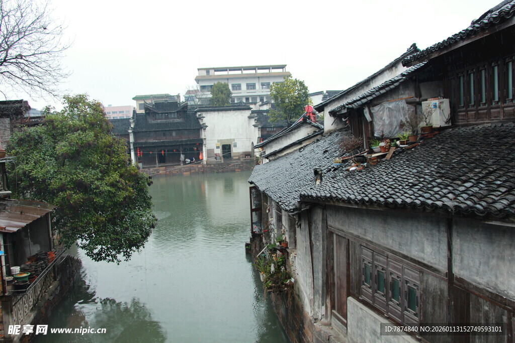 江南水乡古巷临河景致