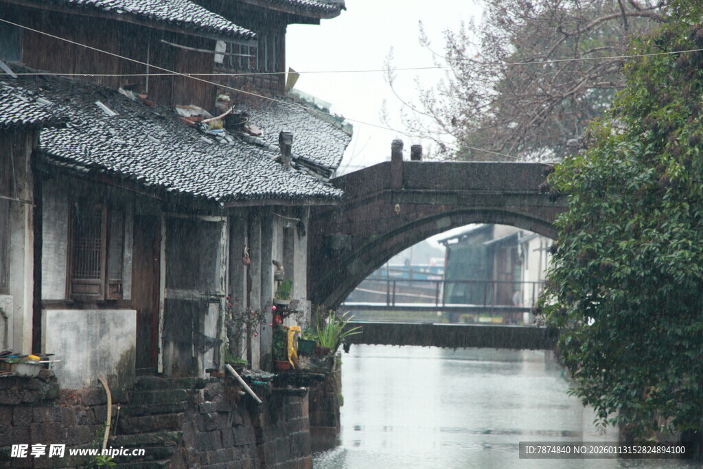 江南水乡古桥与民居
