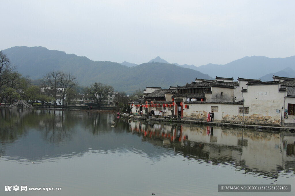 江南水乡湖畔古朴民居