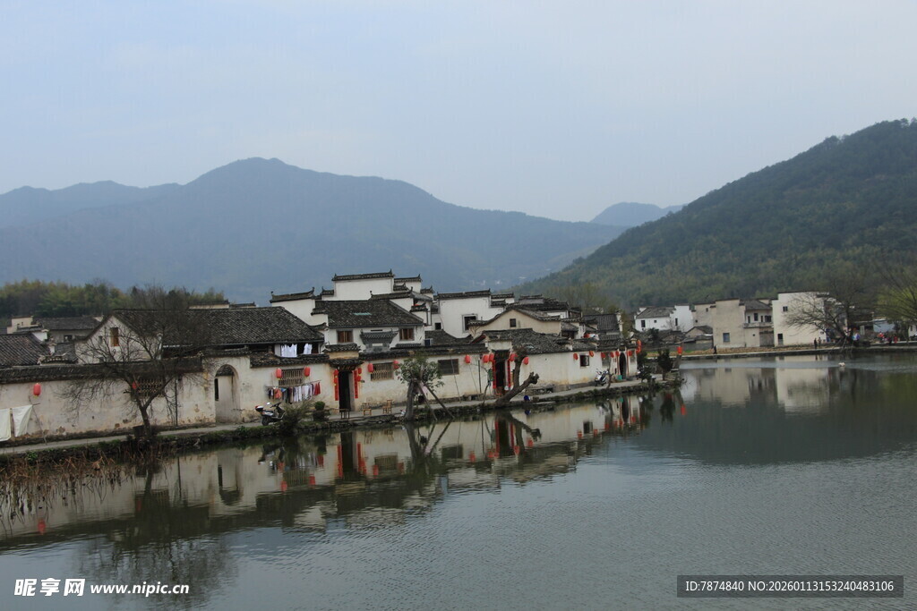 江南水乡宁静湖岸风光
