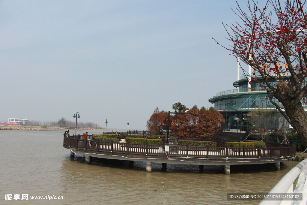 江边观景台风光