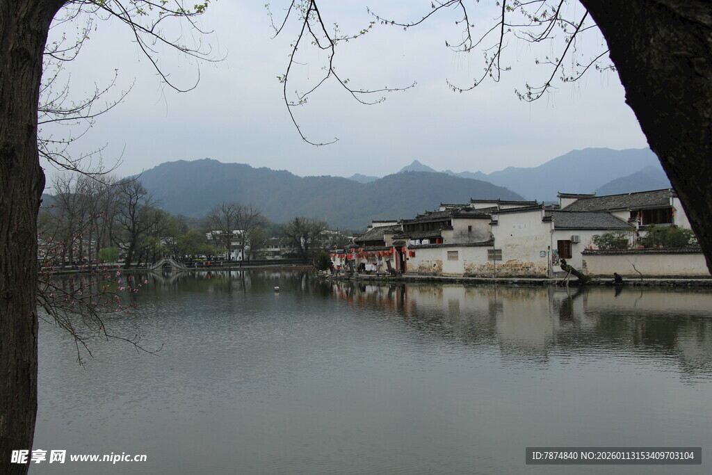 湖畔古村景致