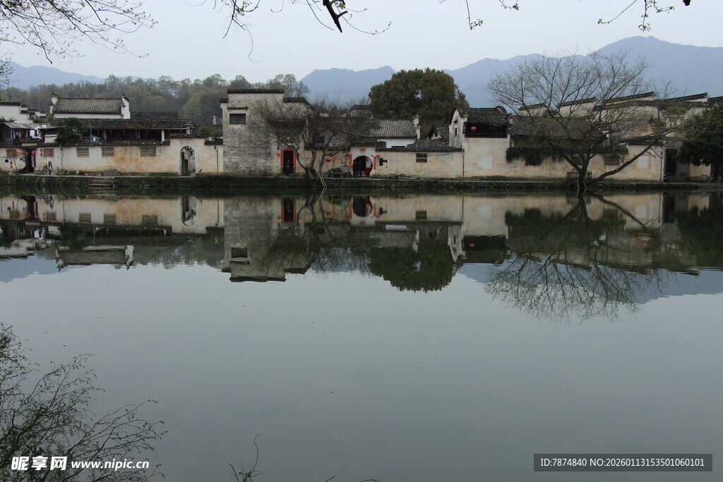 江南水乡静谧湖面风景