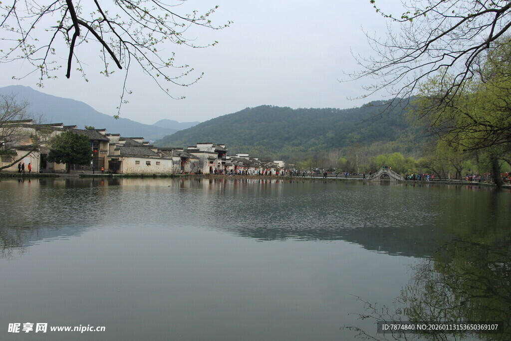宁静水乡湖畔风光