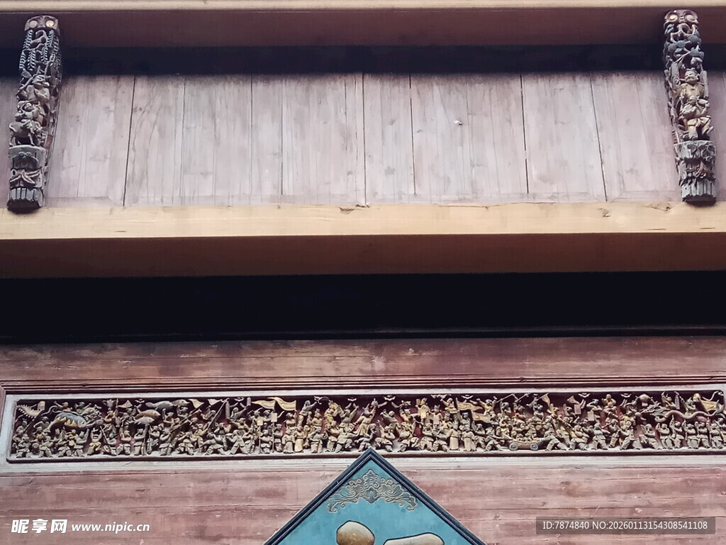 中式木雕建筑细节特写