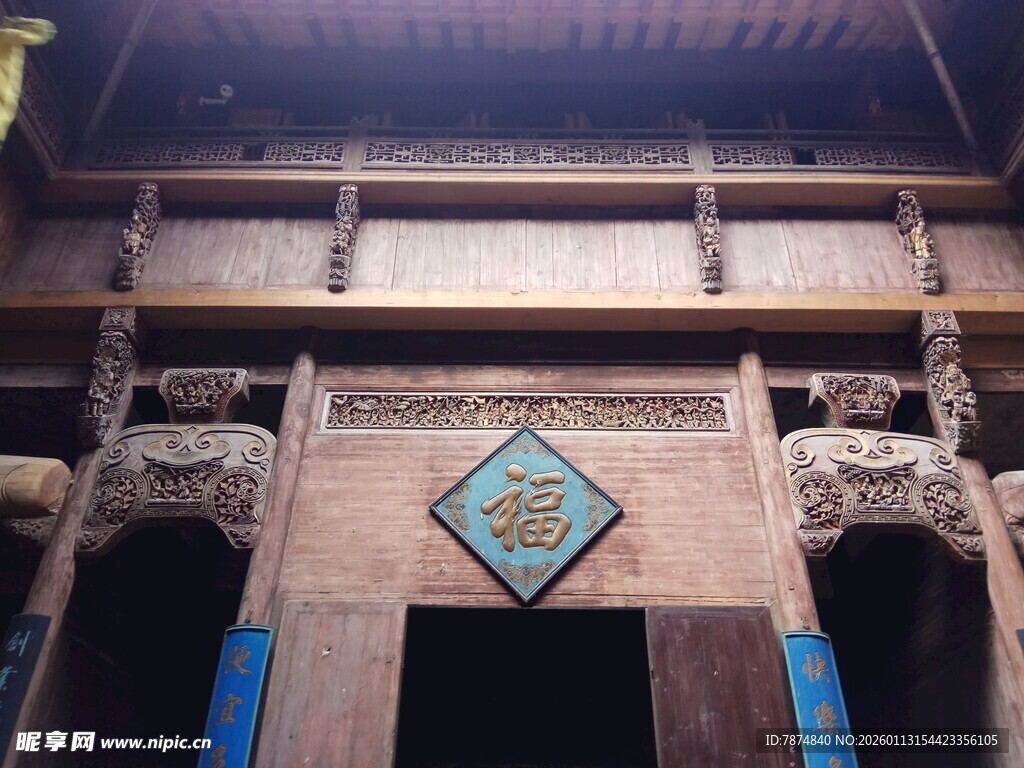 中式古建筑精美木雕门头