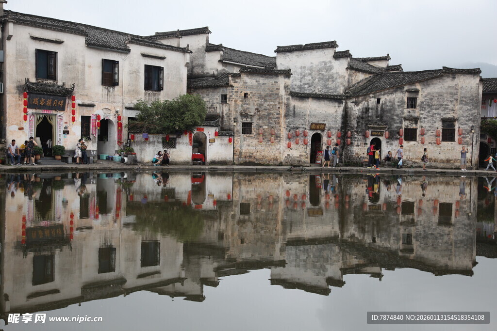 江南水乡古村落倒影美景