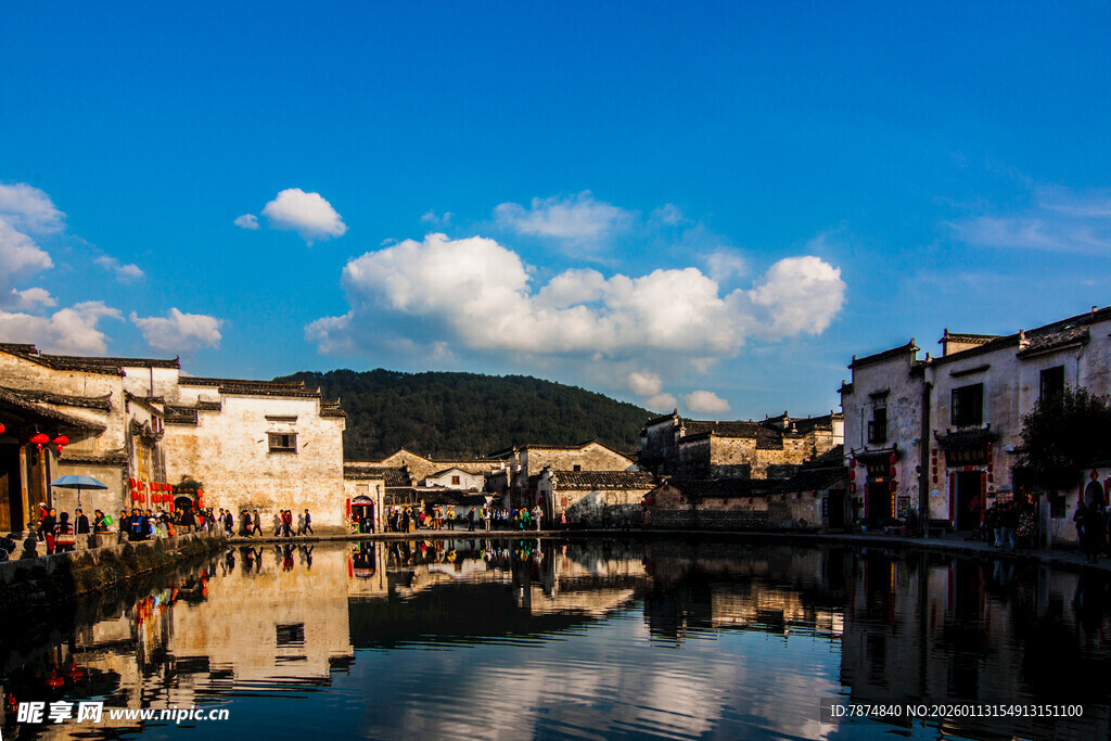 水乡河畔的宁静风光