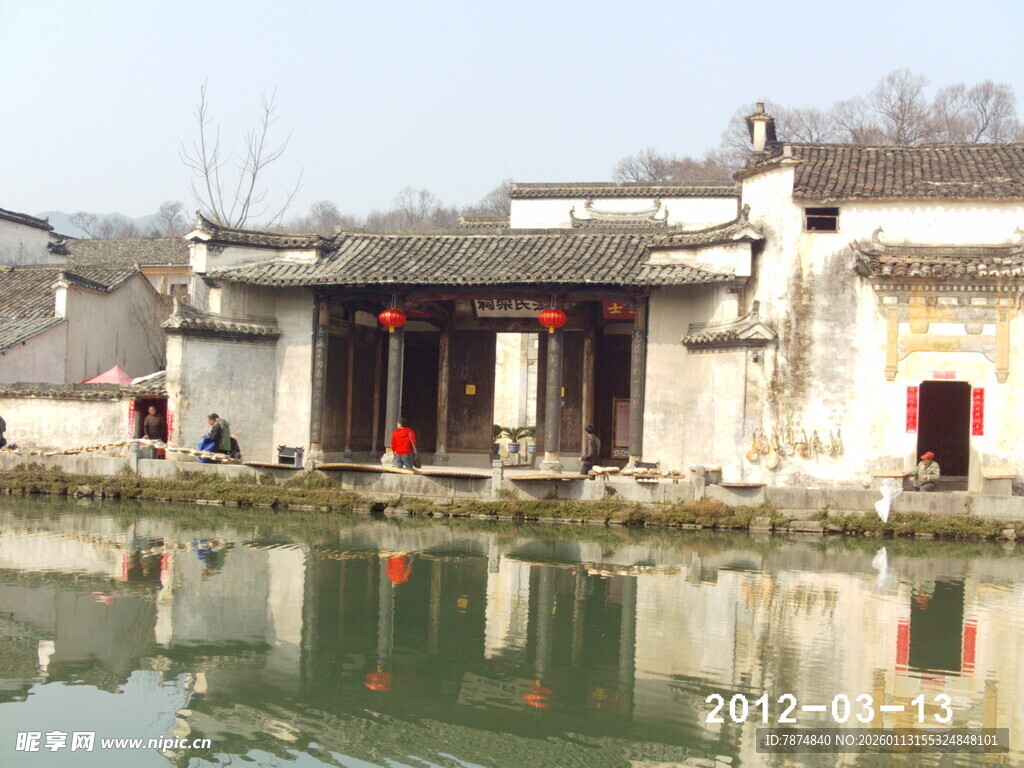 江南水乡古宅映于碧水