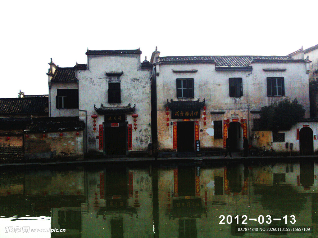 江南水乡古建筑临水而立