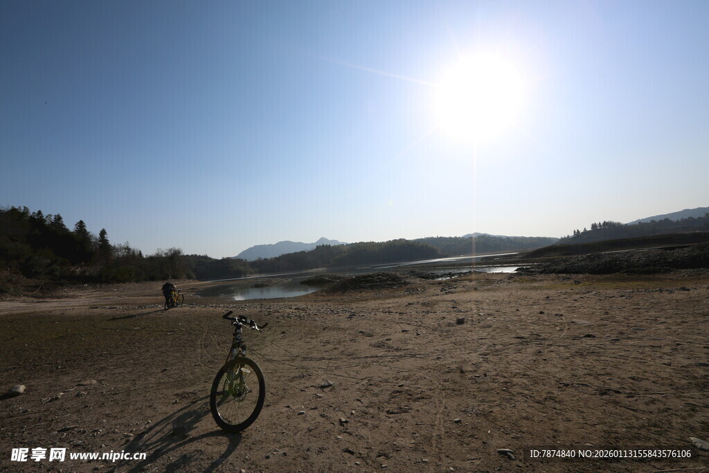 户外骑行的开阔风景