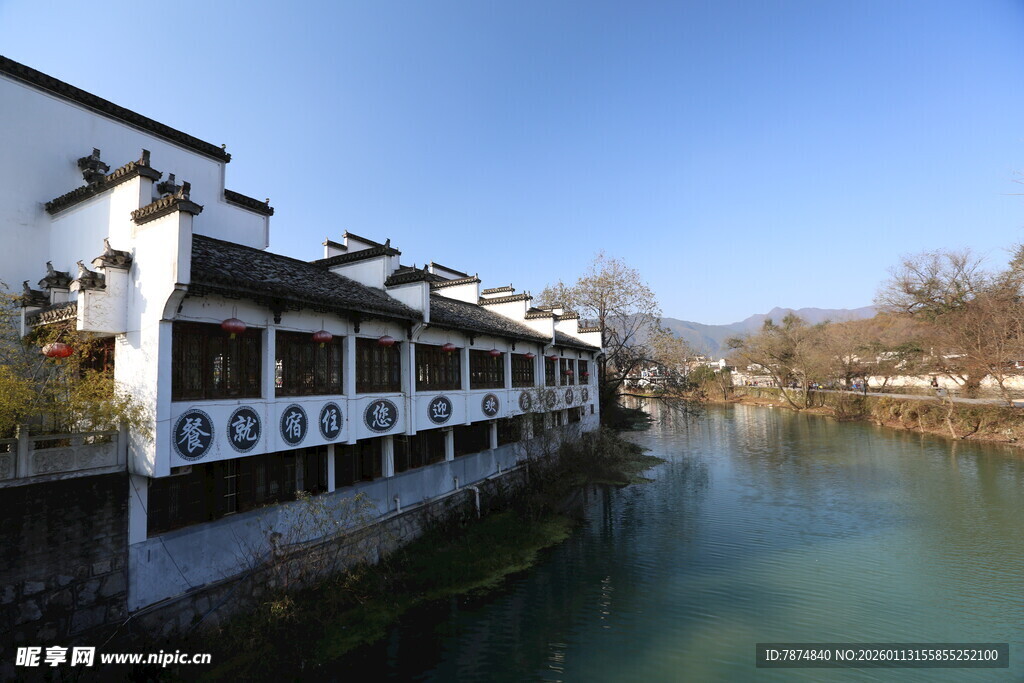 江南水乡临河古建筑风光