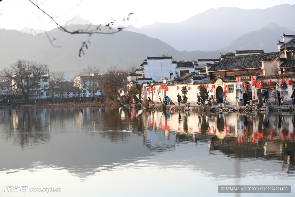 江南水乡湖景古建筑倒影