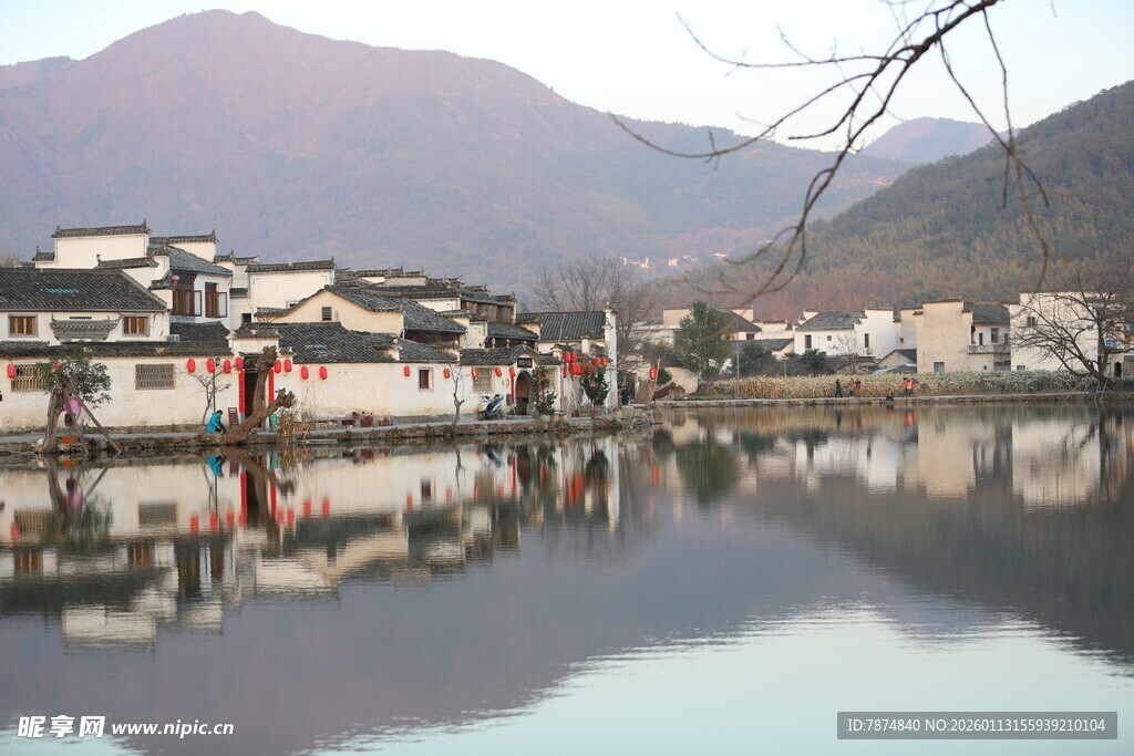 江南水乡湖畔民居美景