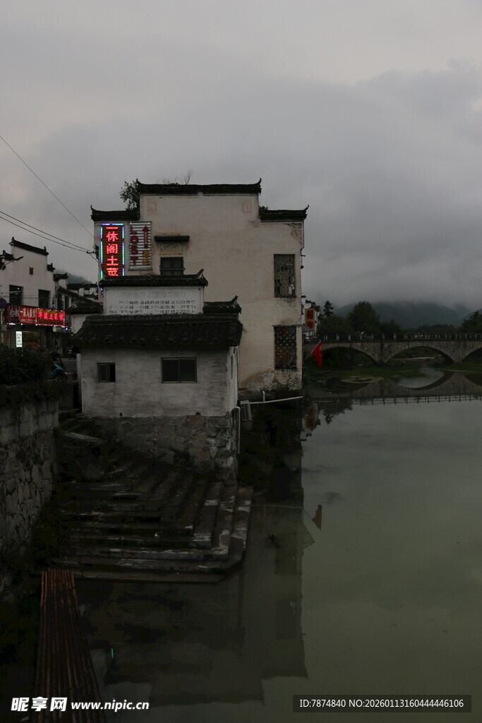 江南水乡临水民居景致