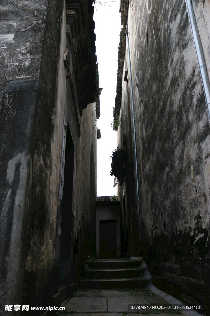 古巷幽深 岁月沉淀的静谧