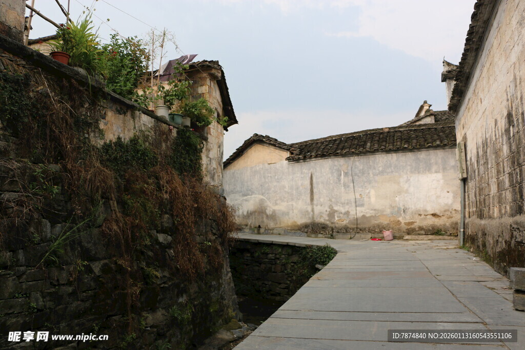 古巷幽径 尽显中式村落风情