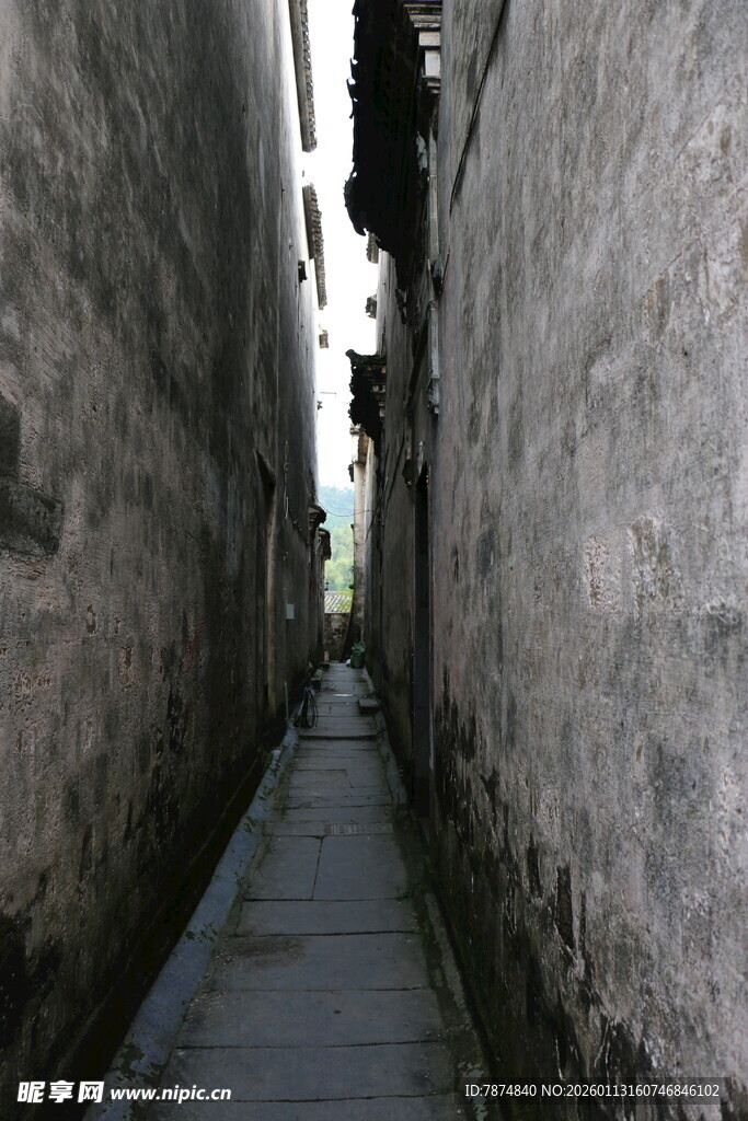 古老幽深的狭窄小巷
