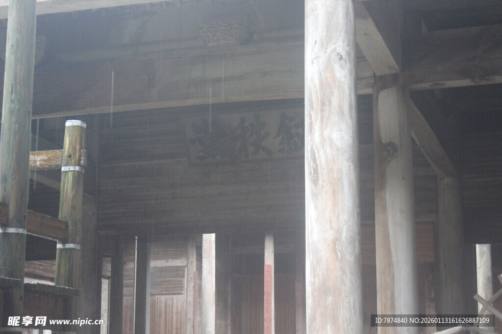 老旧建筑内部场景