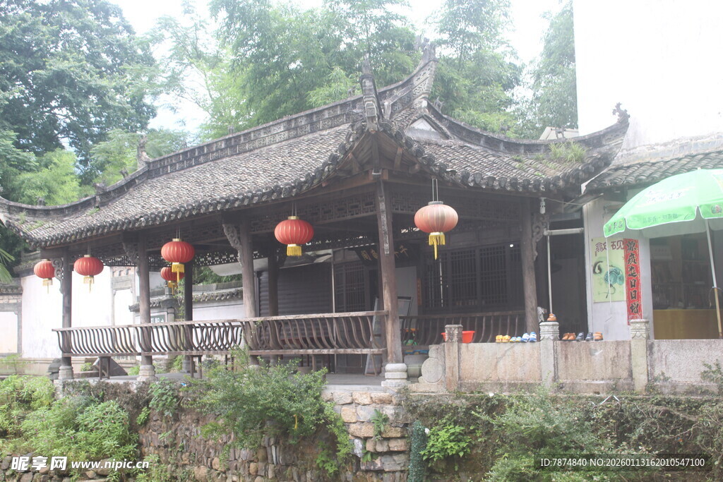 古雅中式建筑 红灯笼点缀