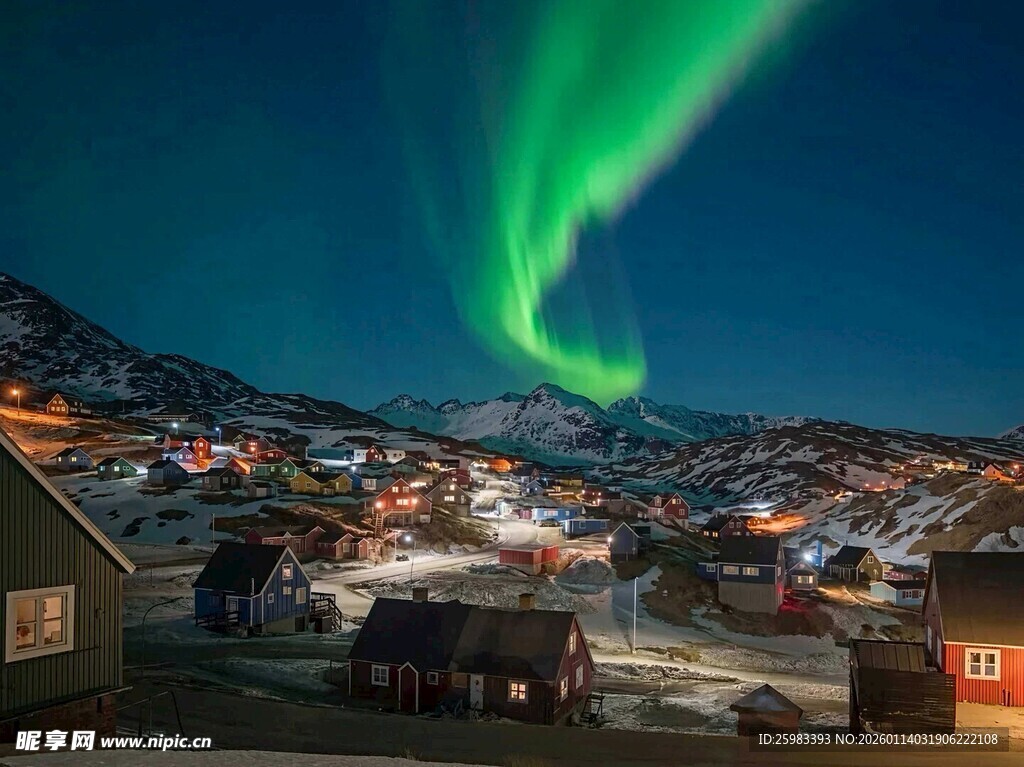 极光下的小镇
