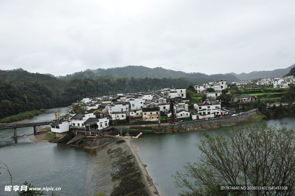 江南水乡临河村落景致