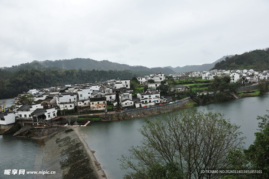 江南水乡村落河畔景致