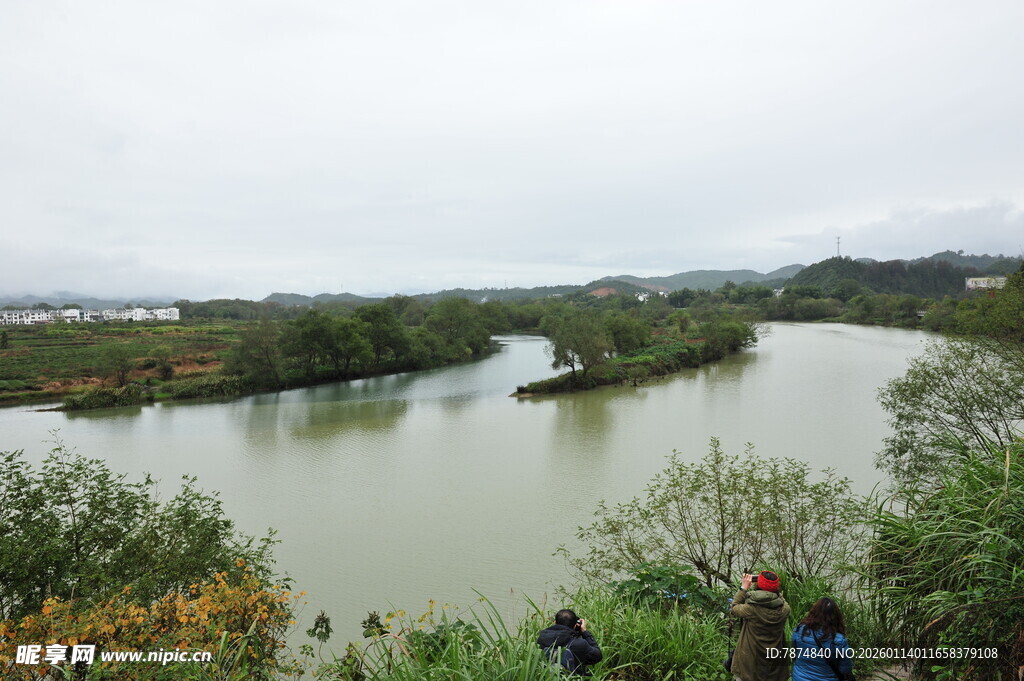 河畔风光 游人赏景好去处