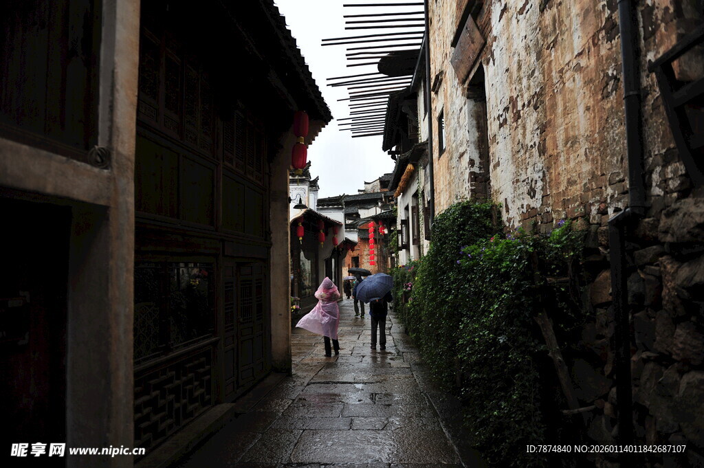 古巷行人 尽显静谧风情