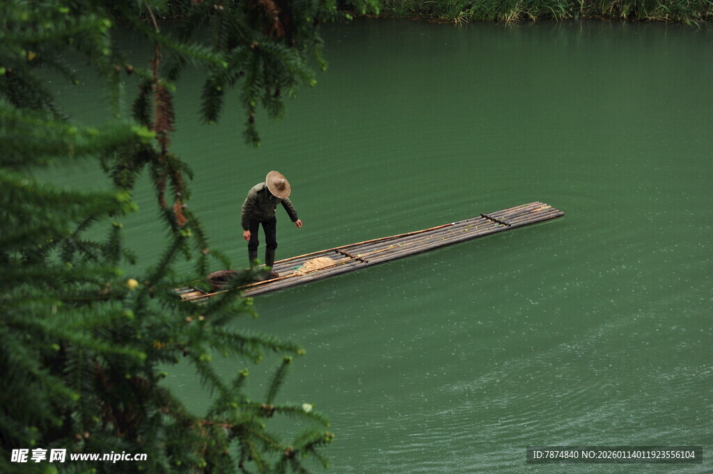 江上独舟人 悠然泛清波