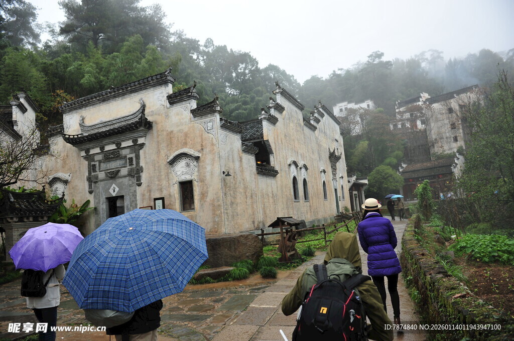 雨中漫步古村落