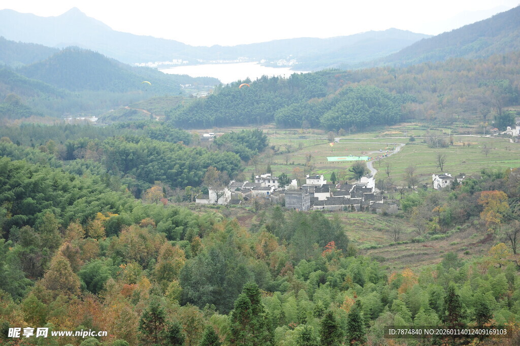 山间村落风景如画