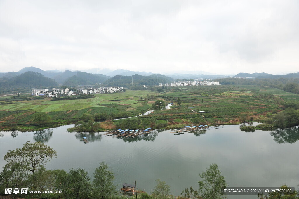 湖畔田园风光美景