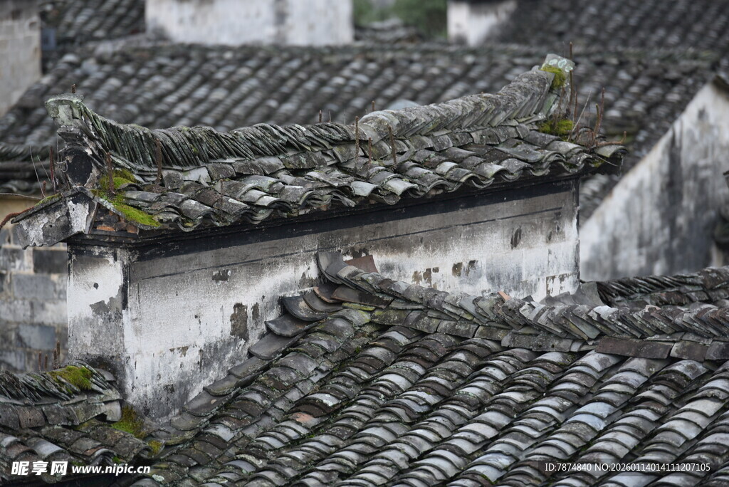 古朴徽派屋顶瓦片景致