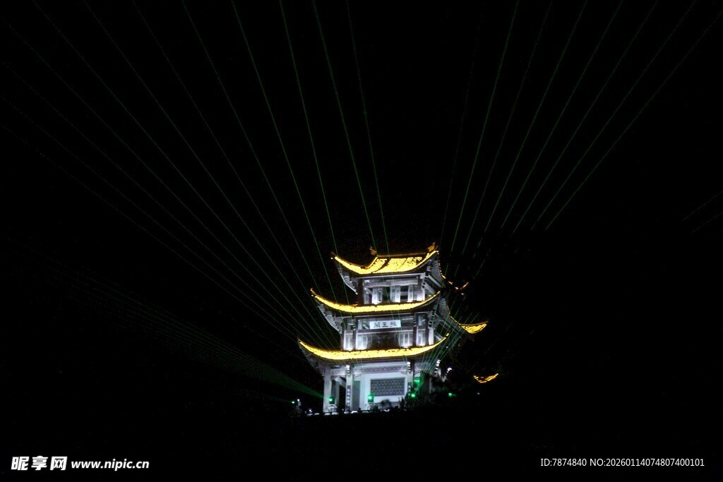 夜空下的璀璨古式建筑