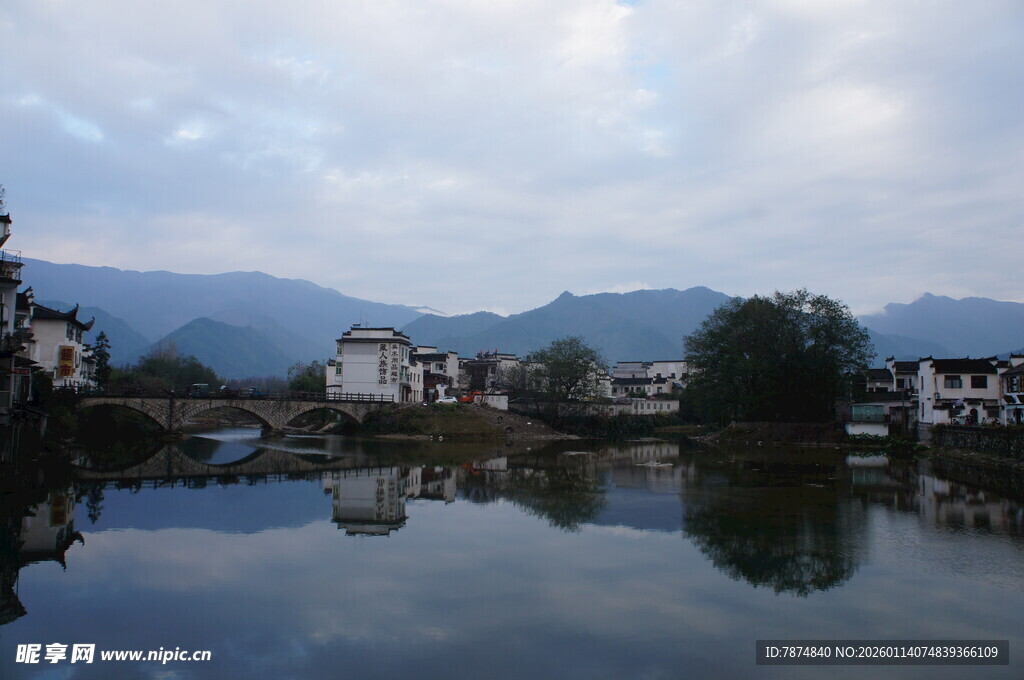 宁静水乡 山水相依的村落