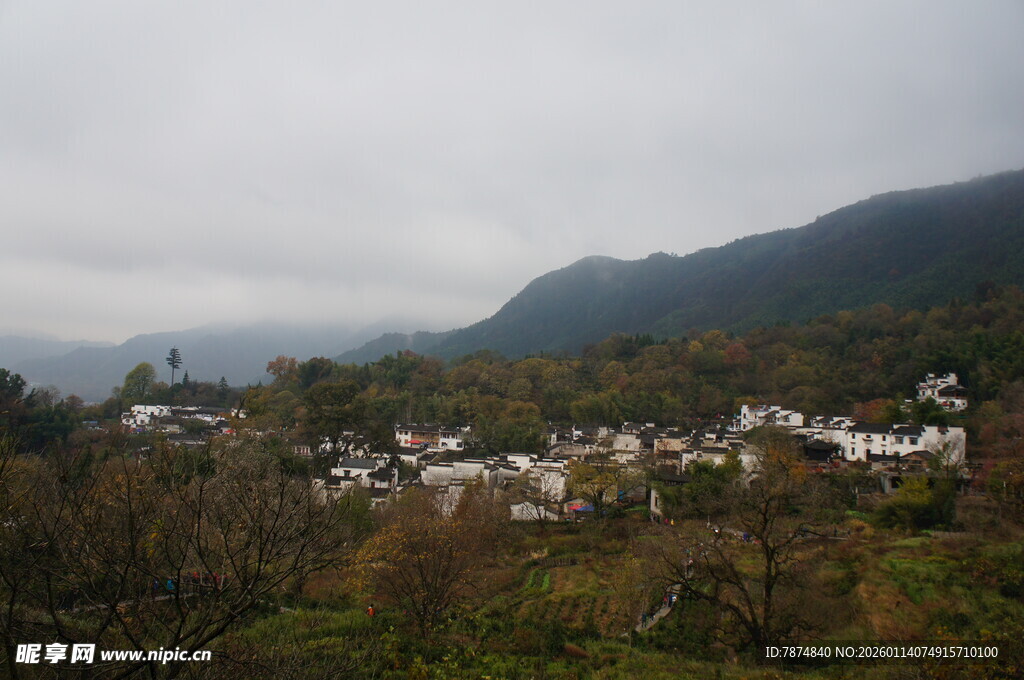 山间村落景色