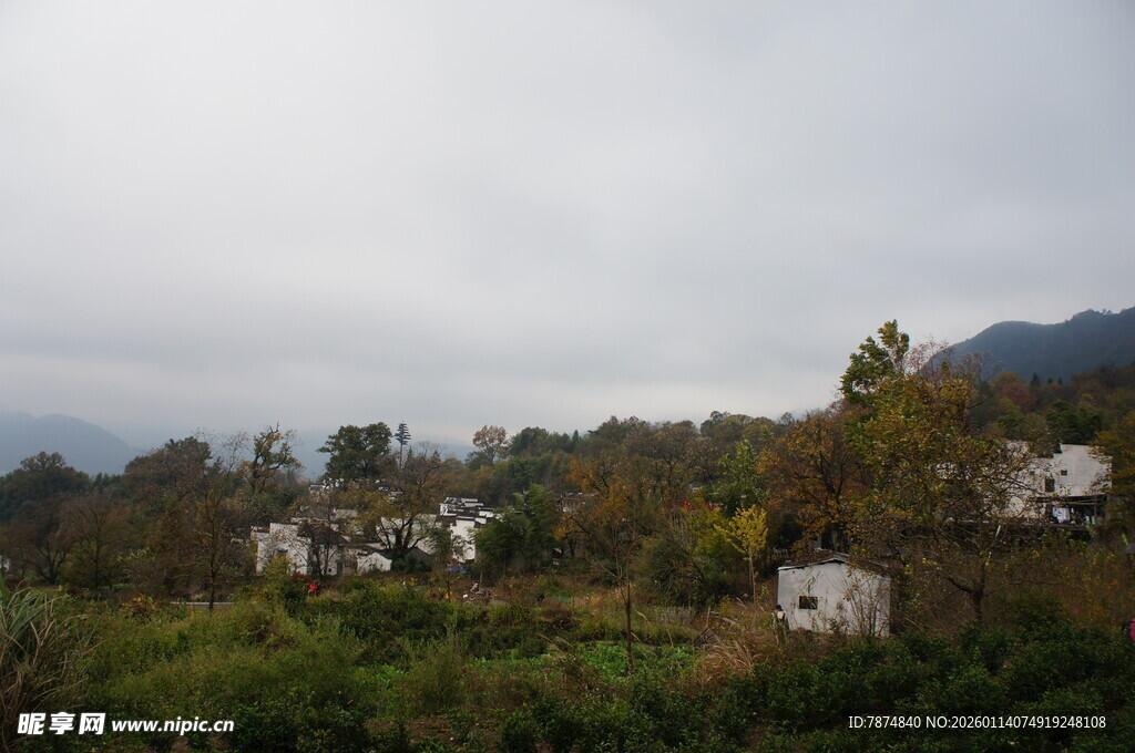 山村景致 云雾缭绕的村落