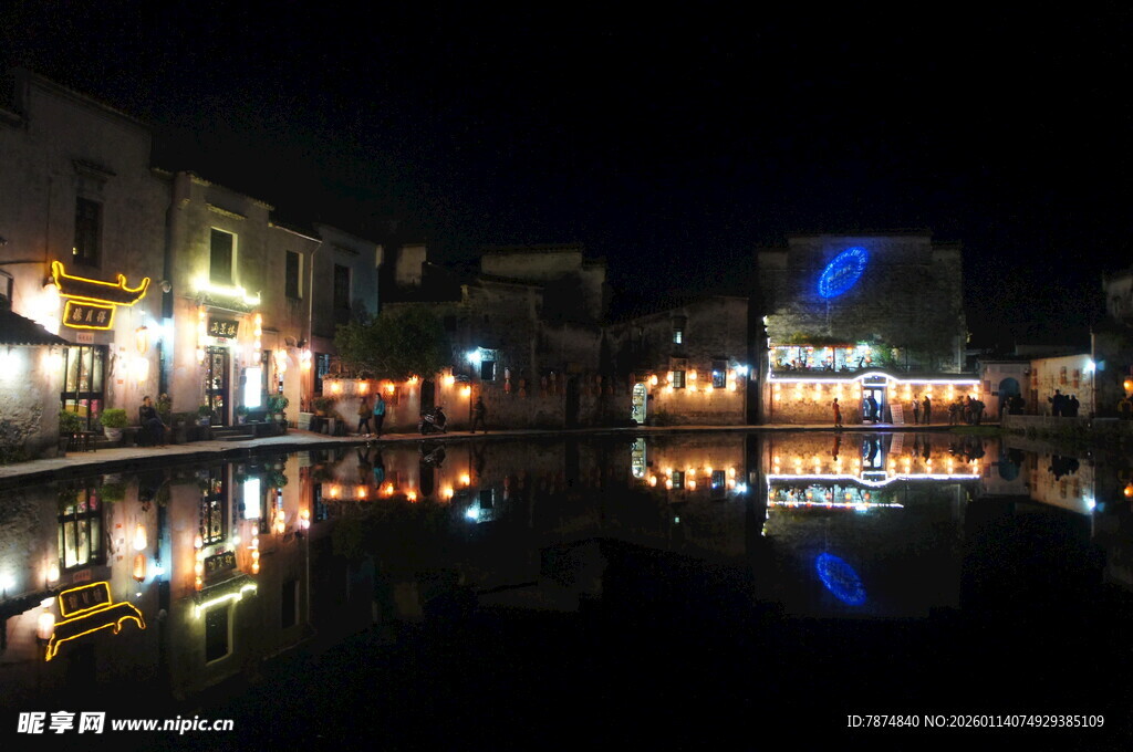 夜晚水乡倒影美景