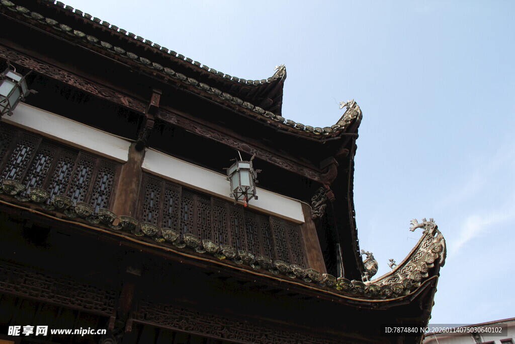 中式古建筑屋檐一角