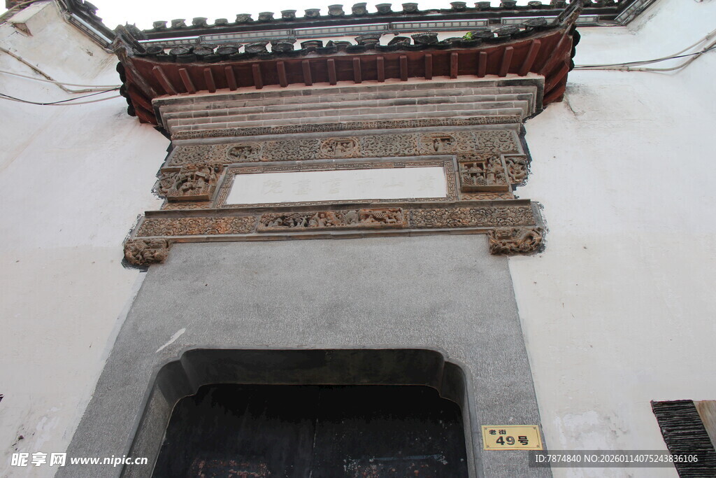 中式传统门楼建筑特写