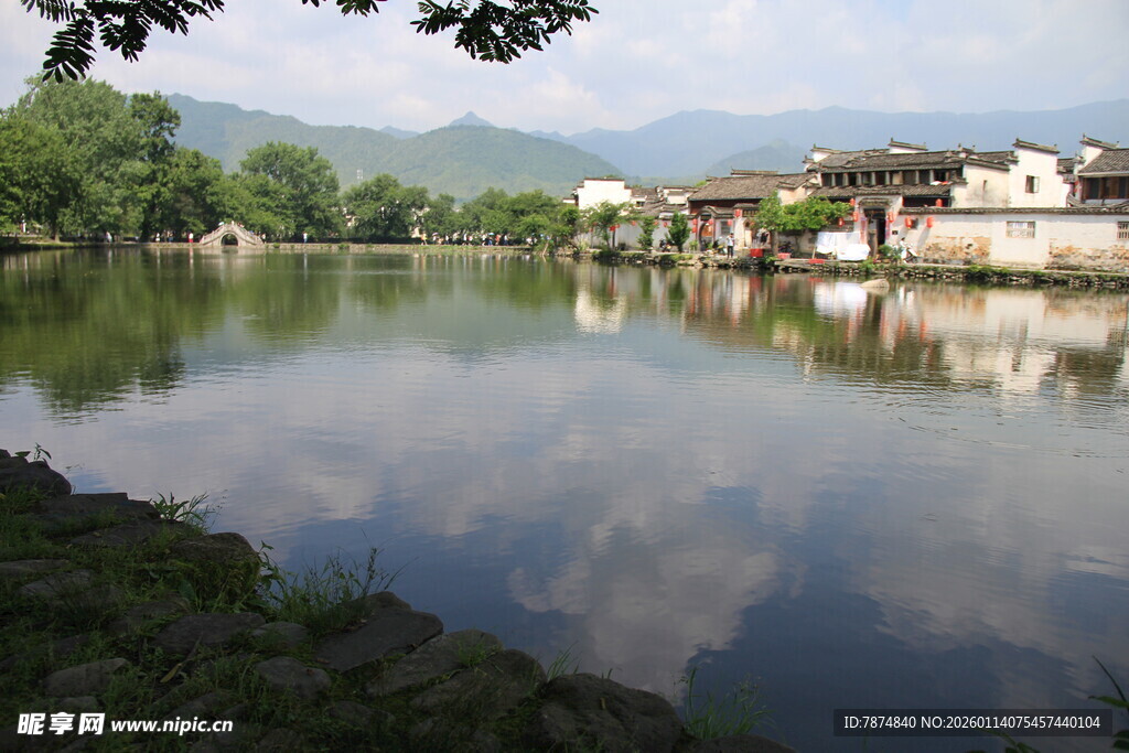 宁静水乡湖畔美丽景致
