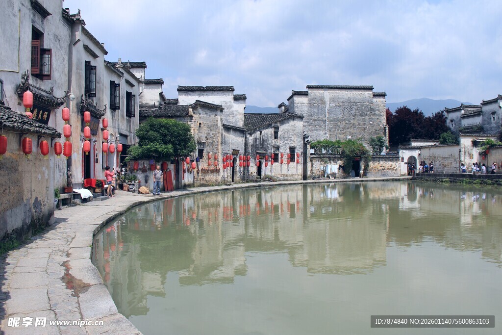 江南水乡古村的宁静小河